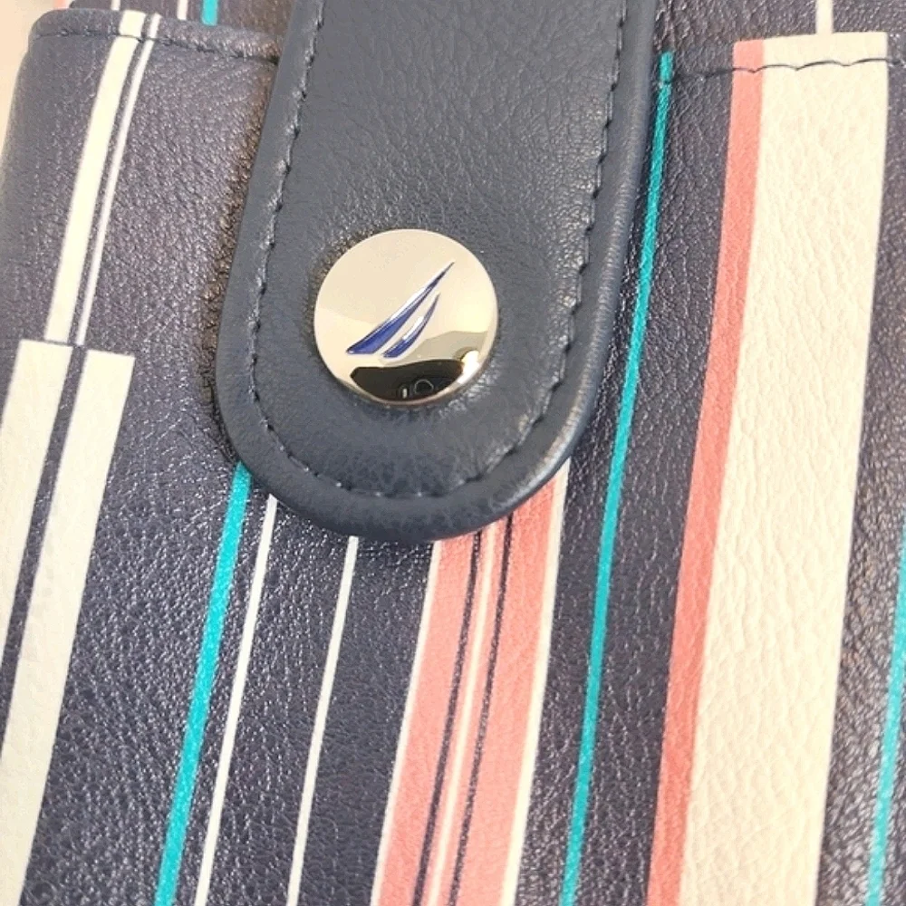 Nautica Wallet Crossbody/Wristlet NWT - Picture 9 of 9